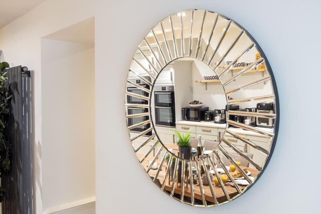 Luxurious 3 Bedroom Apartment In Park Estate 노팅엄 외부 사진